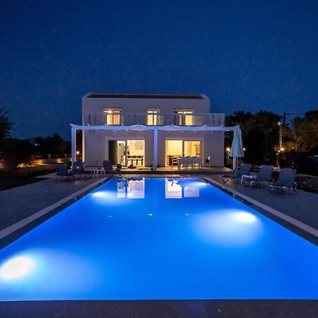 Villa Boviana With Private Swimming Pool Agios Sostis  Kültér fotó
