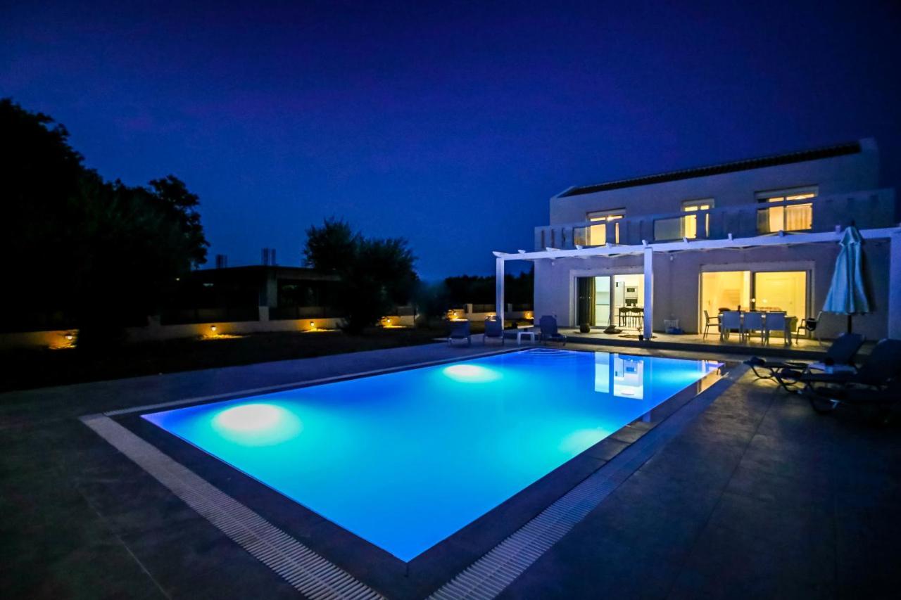 Villa Boviana With Private Swimming Pool Agios Sostis  Kültér fotó