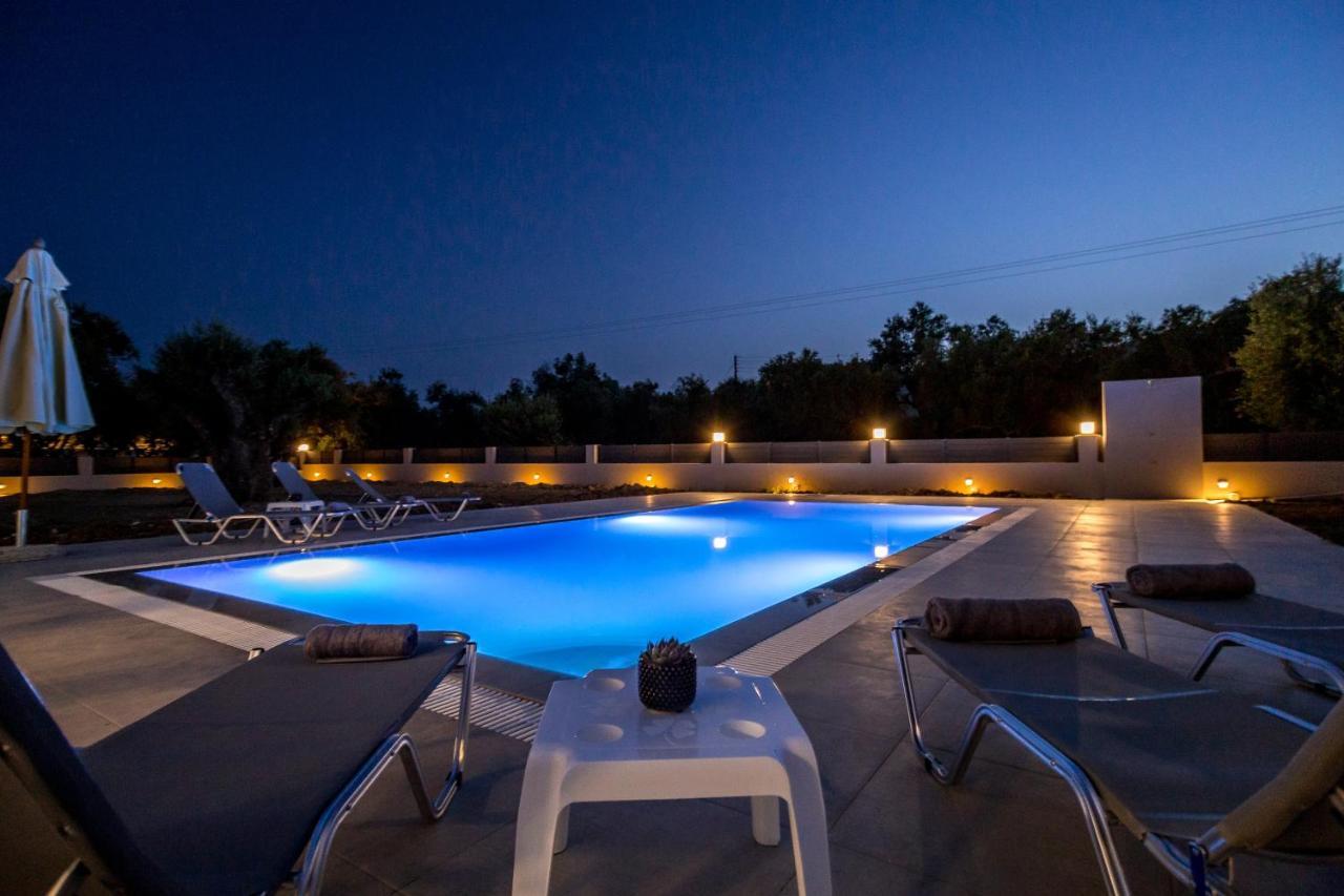 Villa Boviana With Private Swimming Pool Agios Sostis  Kültér fotó