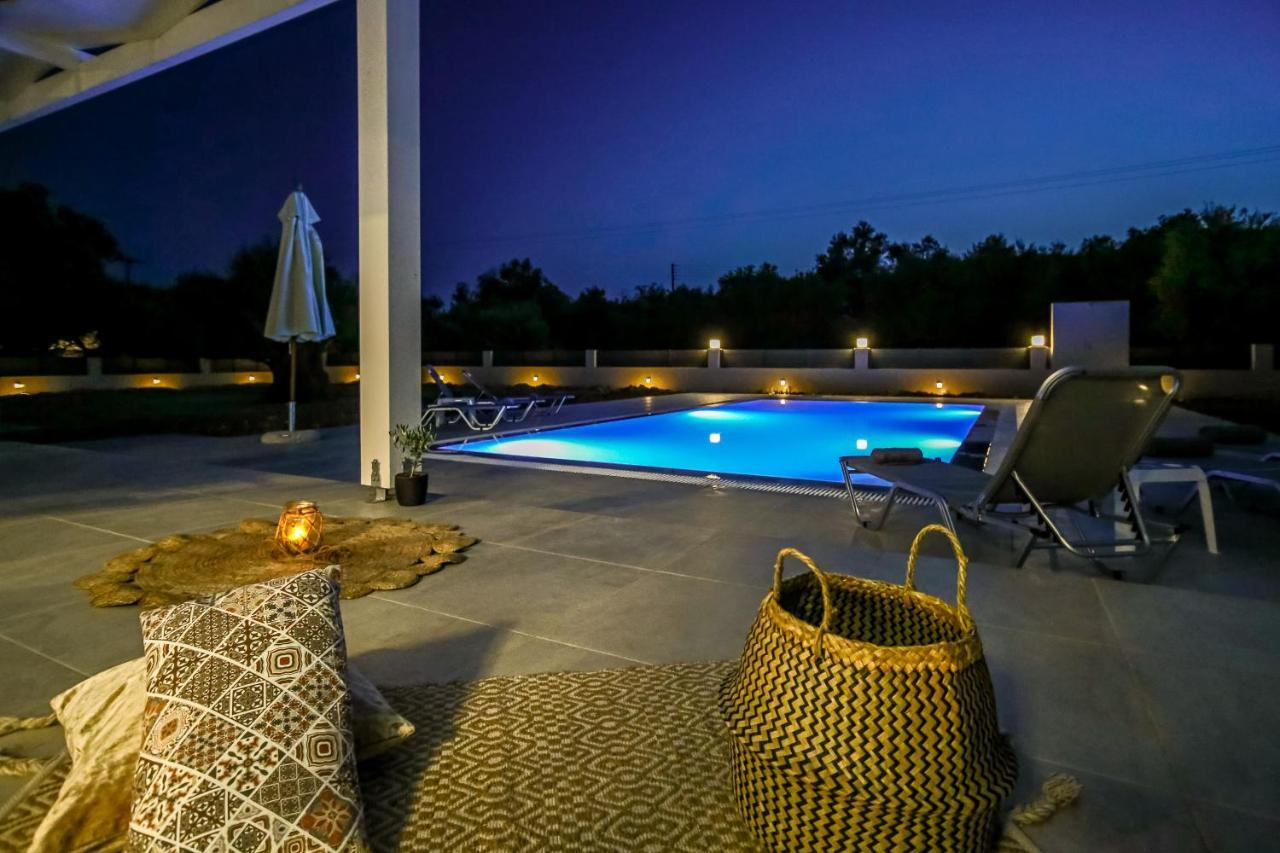 Villa Boviana With Private Swimming Pool Agios Sostis  Kültér fotó